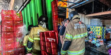 Incêndio na Ceasa-RJ em Irajá é controlado por bombeiros sem feridos
