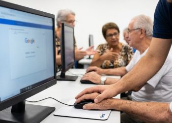 Iniciativas no Rio de Janeiro promovem inclusão digital e autonomia na terceira idade