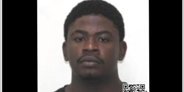 Polícia pede ajuda para localizar suspeito de assalto que baleou advogada no Fonseca