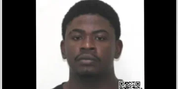 Disque Denúncia divulga cartaz de suspeito no assalto que feriu advogada em Niterói