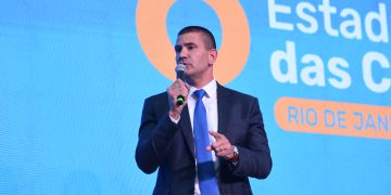 Deputado Douglas Ruas anuncia pré-candidatura ao governo do Rio e defende eleição direta