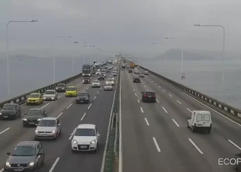 Engavetamento na Ponte Rio-Niterói causa lentidão; via foi totalmente liberada