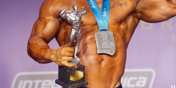 Professor de história, atleta de fisiculturismo enfrenta bloqueio de redes sociais antes de competição