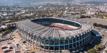 Torcedor morre em queda durante reinauguração do Estádio Azteca, palco da próxima Copa
