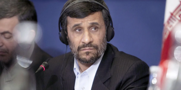 Irã confirma morte de ex-presidente Ahmadinejad em ataque aéreo atribuído aos EUA e Israel