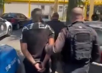 Dupla é presa em São Gonçalo com moto roubada e pistola durante patrulhamento