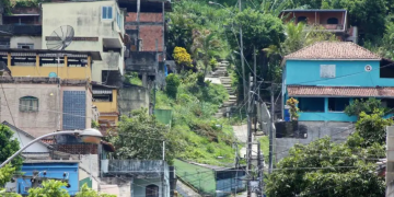Polícia apreende carabina na zona norte de Niterói após confronto com criminosos