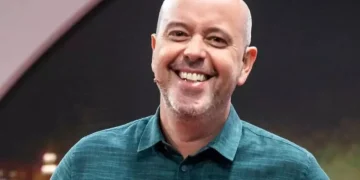 Alex Escobar anuncia cirurgia de pólipos nas cordas vocais e reforça otimismo