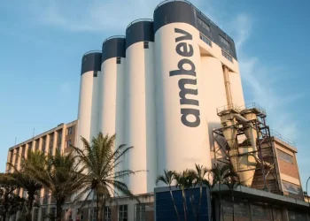 Ambev reduz consumo de água por litro de cerveja e investe em recuperação de mananciais