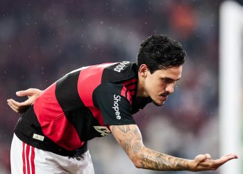 Flamengo vence o Cruzeiro por 2 a 0 no Maracanã com gols nos primeiros minutos e nos acréscimos