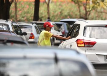 Cobranças abusivas por flanelinhas no Aterro do Flamengo geram insegurança e irregularidades