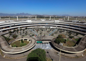 Homem de 41 anos ligado ao tráfico é preso no Aeroporto do Rio após deportação de Dublin