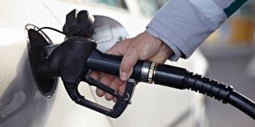 Margem de lucro de distribuidoras de combustível aumenta após conflito no Irã