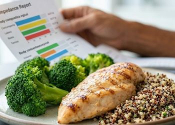 Exame de bioimpedância ajuda a monitorar saúde e longevidade de idosos no Brasil