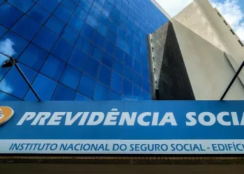 Governo antecipa pagamento do 13° salário do INSS em duas parcelas