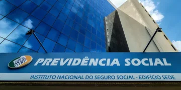 Governo antecipa pagamento do 13° salário do INSS em duas parcelas