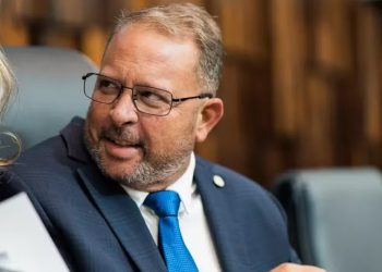 Alerj realiza votação para definir novo presidente e sucessor de Ricardo Couto como governador