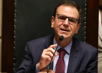 Eduardo Paes deixa a Prefeitura do Rio para disputar governo estadual e transmite comando a Cavaliere