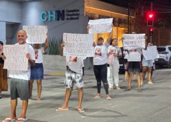 Família de Valentinna Brito protesta por justiça após morte por suposta negligência hospitalar