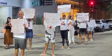 Família de Valentinna Brito protesta por justiça após morte por suposta negligência hospitalar