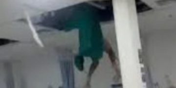 Paciente cai do teto do Hospital Adão Pereira Nunes durante estrutural desabamento