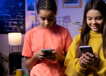 Áustria planeja proibir redes sociais para menores de 14 anos e incluir educação digital na escola