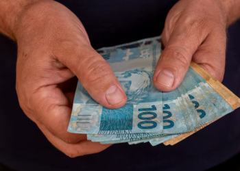 Caixa libera abono salarial de fevereiro para cerca de 2 milhões de trabalhadores com pagamento antecipado em Minas Gerais