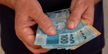 Caixa libera abono salarial de fevereiro para cerca de 2 milhões de trabalhadores com pagamento antecipado em Minas Gerais