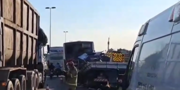 Acidente na BR-116 em Duque de Caxias causa uma morte e deixa três feridos