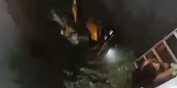 Motociclista sofre queda em valão na Alameda São Boaventura, em Niterói