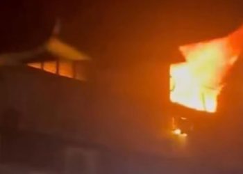 Incêndio destrói imóvel na Rua Nilo Peçanha, em São Gonçalo, mas não há feridos