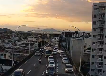 Acidente na Ponte Rio-Niterói causa trânsito intenso e congestionamento de uma hora