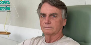 Moraes concede prisão domiciliar de 90 dias a Bolsonaro para recuperação de broncopneumonia