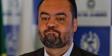 Ex-governador do Rio, Cláudio Castro, é convocado para depor na CPI do Crime Organizado