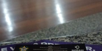 Homem é preso por agredir mulher em Niterói durante patrulhamento policial