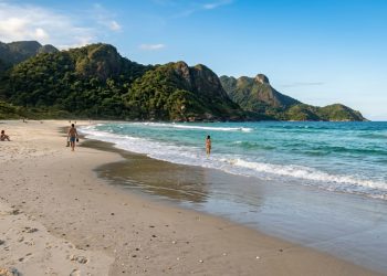 Praia de Grumari conquista reconhecimento internacional e supera Copacabana em ranking mundial