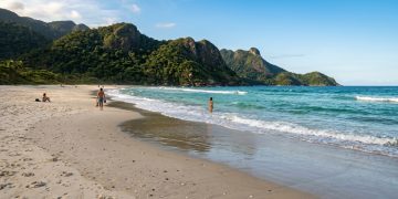 Praia de Grumari conquista reconhecimento internacional e supera Copacabana em ranking mundial