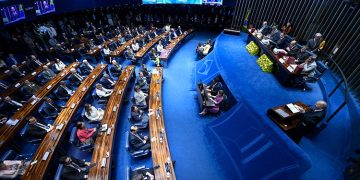 Estudantes de escolas públicas podem participar do concurso de redação sobre democracia nas redes sociais