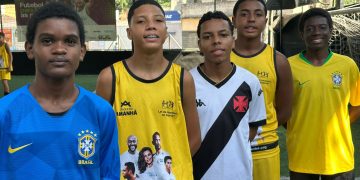 Rayan, ex-jogador do Vasco, é convocado para a seleção brasileira e inspira crianças de projeto social