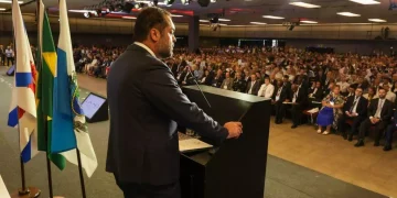 Decreto de Cláudio Castro amplia poderes da Casa Civil e gera crise política no Rio