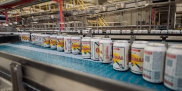 Visita gratuita à fábrica da Ambev em Campo Grande revela produção de cerveja no Rio