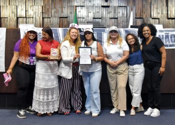 Deputada Zeidan homenageia mulheres que promovem resistência e inclusão no futebol carioca