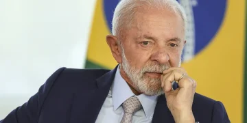 Lula mantém vantagem no primeiro turno e empata com Flávio Bolsonaro no segundo, aponta Datafolha