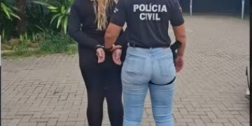Mulher foragida há seis meses é presa por maus-tratos e drogas na infância em Porto Alegre