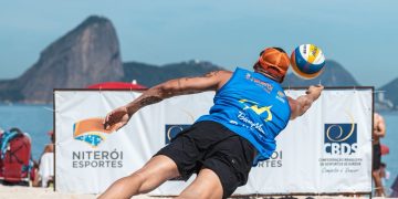 Niterói realiza 8ª edição do Circuito BlueMan de vôlei de praia na Praia de Icaraí