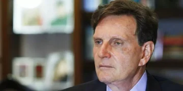Justiça do Rio condena Crivella por censura na Bienal e fixa multa de R$ 100 mil