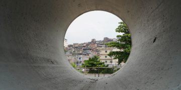 Investimento de R$ 120 milhões melhora saneamento na Maré, com obras de esgoto e educação ambiental