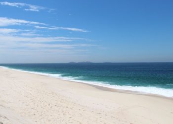 Praia de Itaipuaçu, em Maricá, revela história, trilhas e vistas panorâmicas a 40 minutos de Niterói