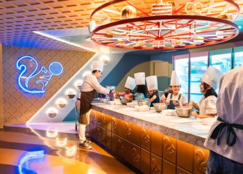 Aulas de confeitaria infantil com tema pascal no Nolita Roastery na Barra