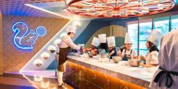 Aulas de confeitaria infantil com tema pascal no Nolita Roastery na Barra